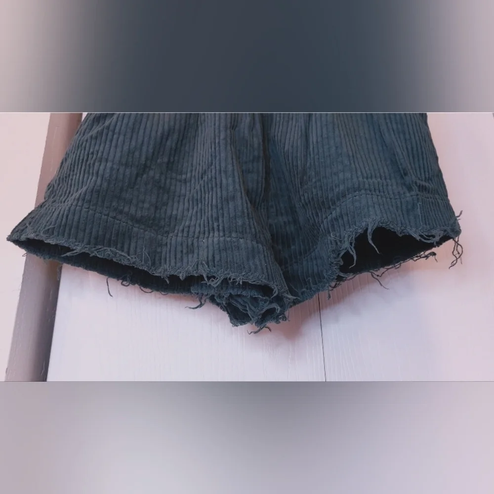Urban Outfitters Corduroy Frayed Hem Shorts Size XS Forest Green Paper bag Waist